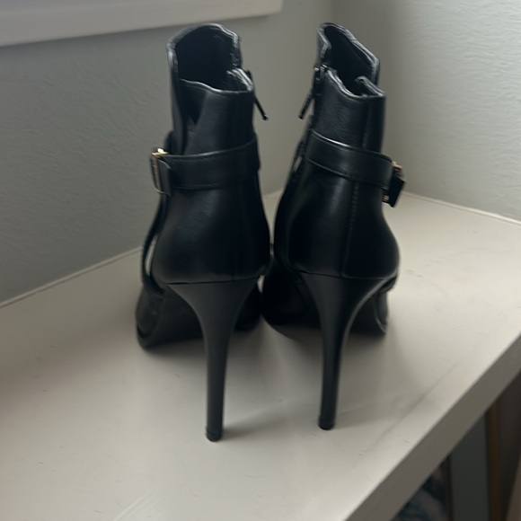 Cute Gianni Bini black boots with gold detailing size 7.5 - Picture 4 of 10